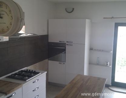 Appartamenti Najda, alloggi privati a Okrug Gornji, Croazia
