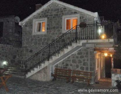 ETNO KUĆA NA VR` OBALE, zasebne nastanitve v mestu Budva, Črna gora