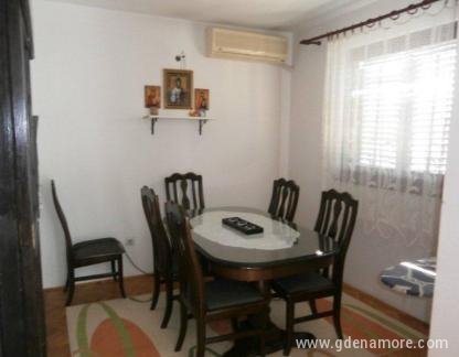 stan 50 kvm, ενοικιαζόμενα δωμάτια στο μέρος Igalo, Montenegro