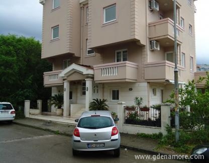 Apartmani Golijanin, privat innkvartering i sted Bečići, Montenegro
