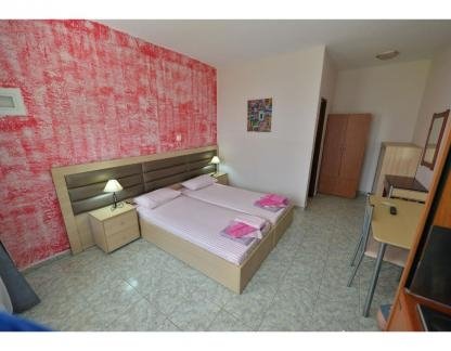 Anna-Christina Apartments, частни квартири в града Metamorfosi, Гърция