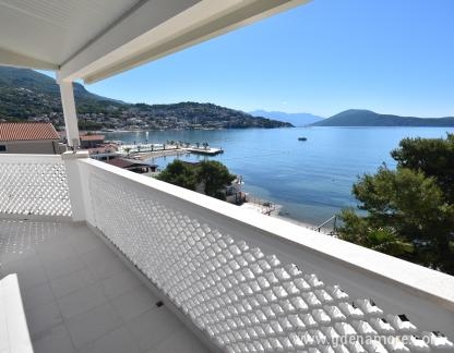 Apartment Aqua, alloggi privati a Igalo, Montenegro - pogled sa terase