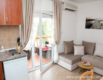 Prcanj - lep apartma 150m od morja, zasebne nastanitve v mestu Prčanj, Črna gora - glavna
