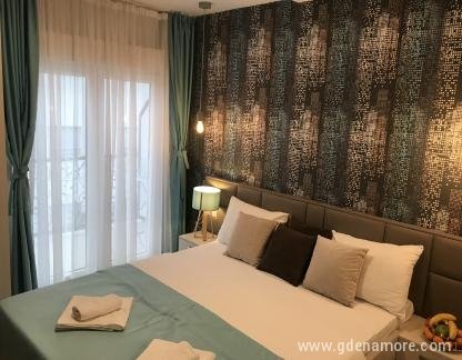 White apartments, private accommodation in city Igalo, Montenegro - Lux apartman