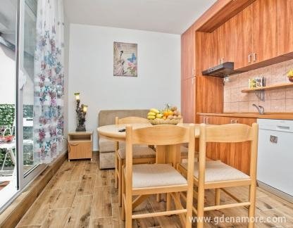City Apartments in the center of Igalo, private accommodation in city Igalo, Montenegro - Glavna