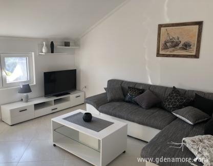 Apartment Sta&scaron;a, private accommodation in city Tivat, Montenegro - 960C55A7-B4EB-4119-92AA-BC5623E38FD1