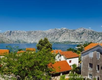 Villa Nina, Privatunterkunft im Ort Kotor, Montenegro - Pogled sa terase