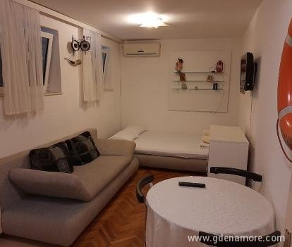 Apartments Dedic - Kompass und Prova, Privatunterkunft im Ort Herceg Novi, Montenegro