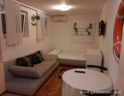 Apartmaji Dedic - Kompas in Prova, zasebne nastanitve v mestu Herceg Novi, Črna gora - 002