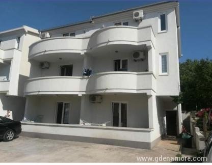Wohnungen Ina, Privatunterkunft im Ort Dobre Vode, Montenegro - 97F73799-75DD-4AA5-9816-929D38991E1A