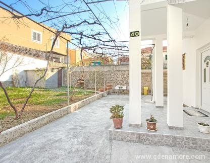 A parte &quot;RELAX&quot;, alloggi privati a Tivat, Montenegro - 1