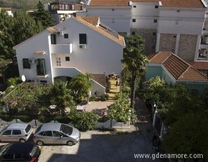 Zimmer & Appartements Boskovic, Apartments mit separaten Schlafzimmern, Privatunterkunft im Ort Budva, Montenegro - Kuca Boskovic