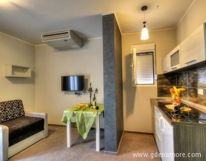Apartmani Bristol Igalo, Apartman A 1,2,3,4-odvojena spavaca soba, privatni smeštaj u mestu Igalo, Crna Gora