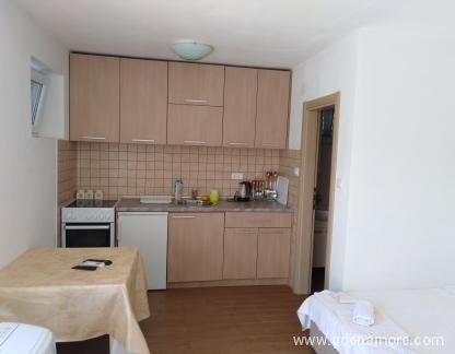 Apartmaji Ivošević - Ploča, , zasebne nastanitve v mestu Radovići, Črna gora - IMG_20200619_114330