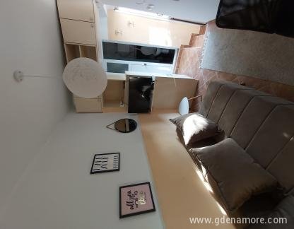 Apartment Popovic Grle 1, , private accommodation in city Herceg Novi, Montenegro - 20200929_164950