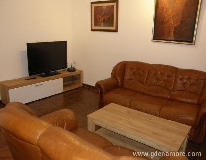 Apartmani Luka, Apartman sa tri spavace sobe i terasom., privatni smeštaj u mestu Budva, Crna Gora - P7170211