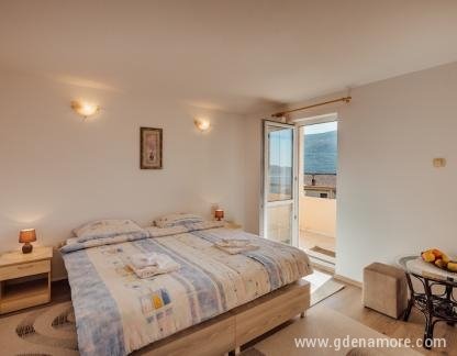 Apartmaji Mara, Soba s pogledom na morje, zasebne nastanitve v mestu Kumbor, Črna gora - 1K2A0220