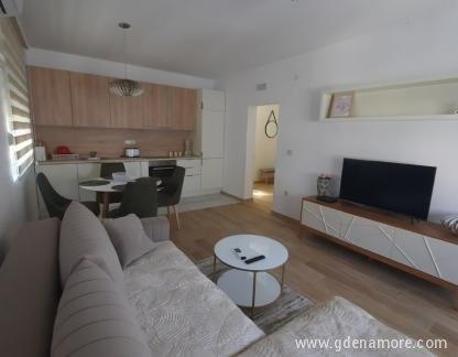Villa Vujovic Apartments "APARTMAN 2", , private accommodation in city Tivat, Montenegro - viber_image_2022-07-09_15-38-49-992