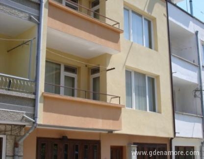 Apartments &amp; rooms Kamovi, privatni smeštaj u mestu Pomorie, Bugarska - View