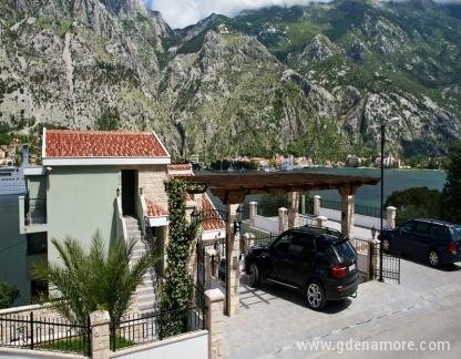 Dekaderon Lux, zasebne nastanitve v mestu Kotor, Črna gora