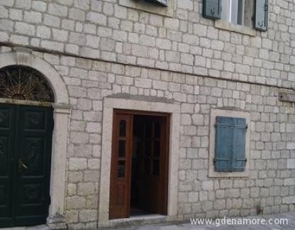 Stanovi Marković , logement privé à Kotor, Mont&eacute;n&eacute;gro - stan na obali mora