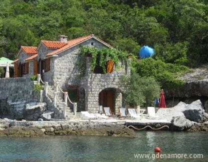 Kuca na obali mora-Kaludjerovina, zasebne nastanitve v mestu Kaludjerovina, Črna gora