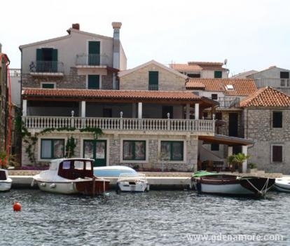 Appartamenti Giurisic, alloggi privati a Tribunj, Croazia