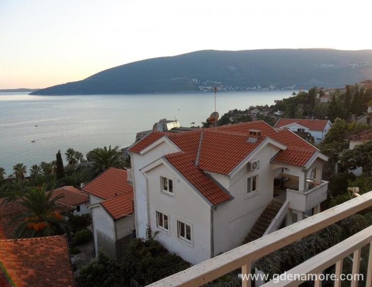 POGLED SA DESNE STRANE