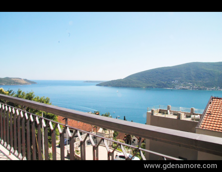 2BD69EA0-5146-4C40-B3CE-70E5B4963D63