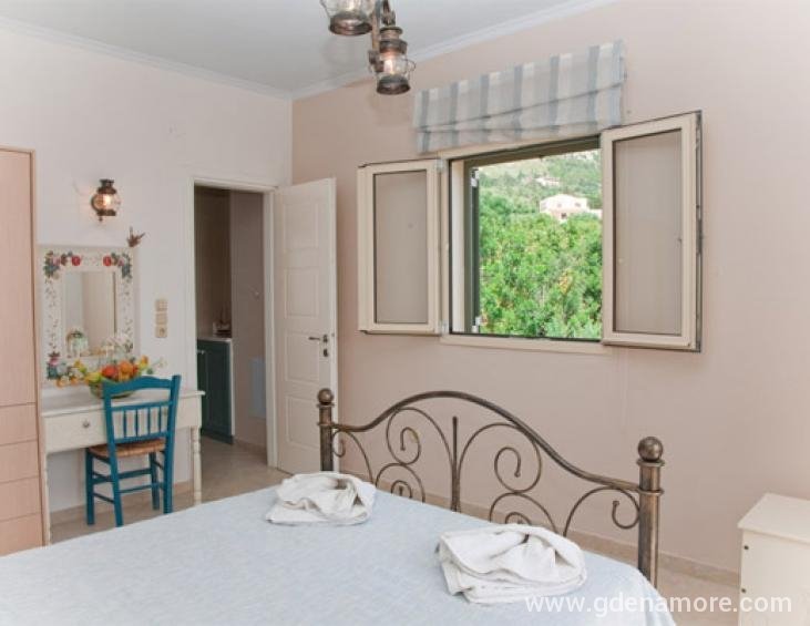 liocharis-apartments-lourdata-kefalonia-mediterran