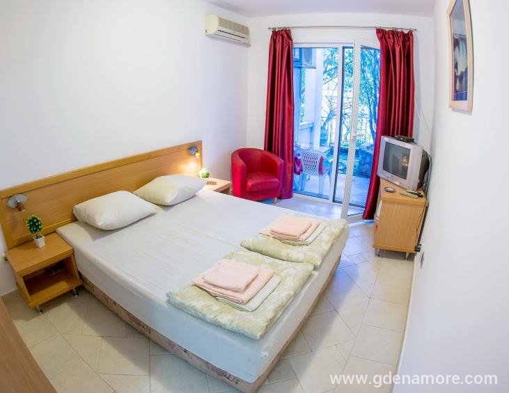 Bed room
