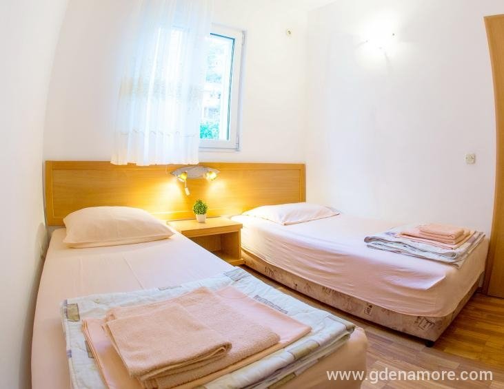 Bed room