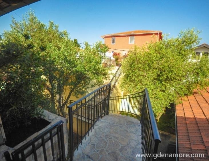 Apartman 4 privatan ulaz