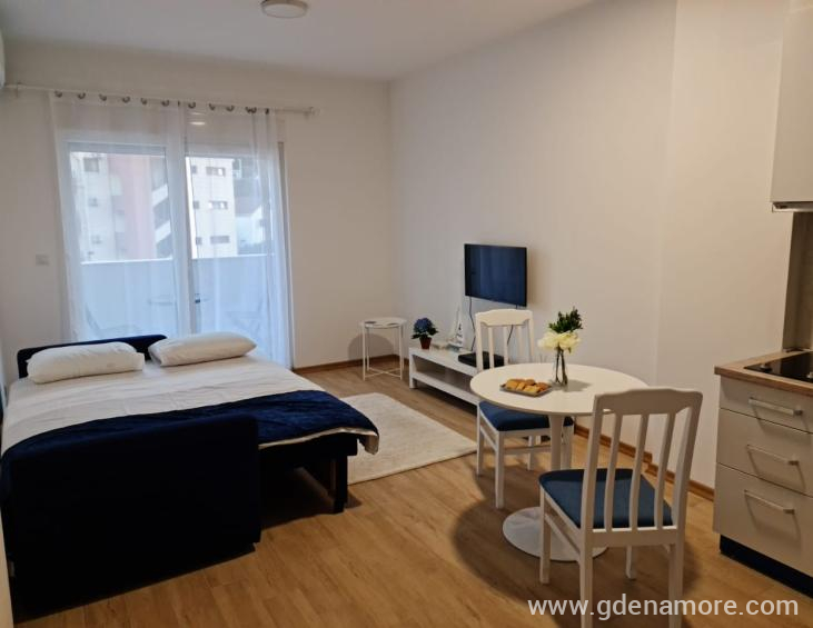 B91E2848-86AD-4987-BD40-CD2C0E57A5BA