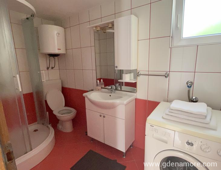 9CE5C9C2-8307-4A29-8CD8-5A6DB1ED7022