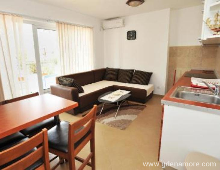 62F4D0FB-1EFA-4DDA-8316-299307476AD6