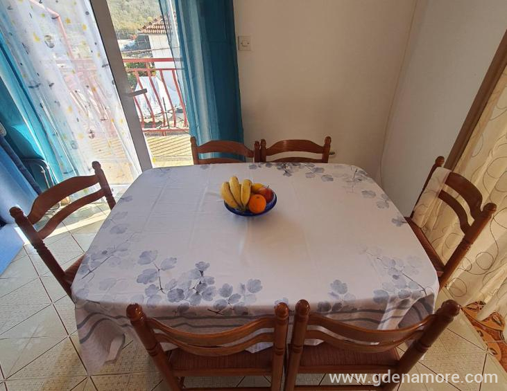 IMG-6b8b4fc1f476d176ee93e69c95c5a618-V