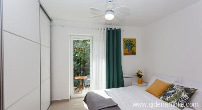 Bombon Apartment - Appartamento moderno con una vista incredibile, alloggi privati a Meljine, Montenegro