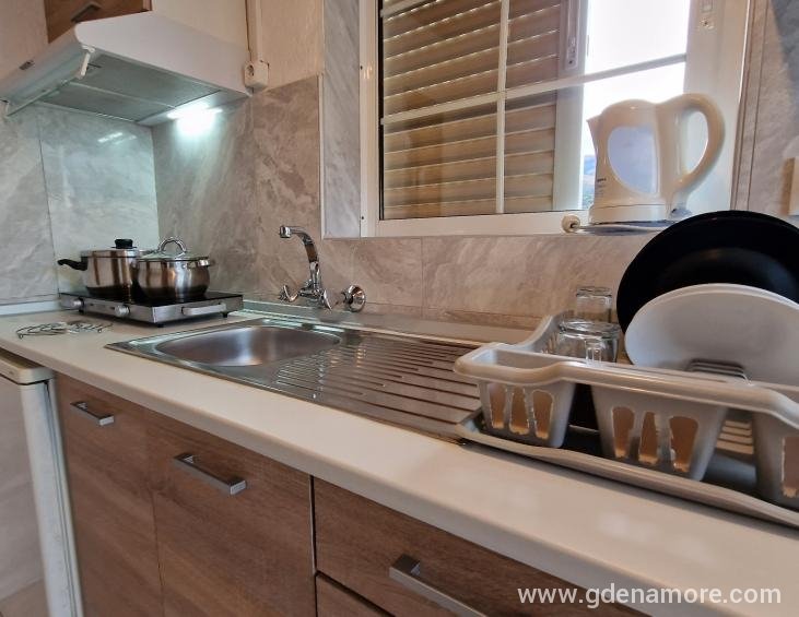 APARTMENT KITCHEN