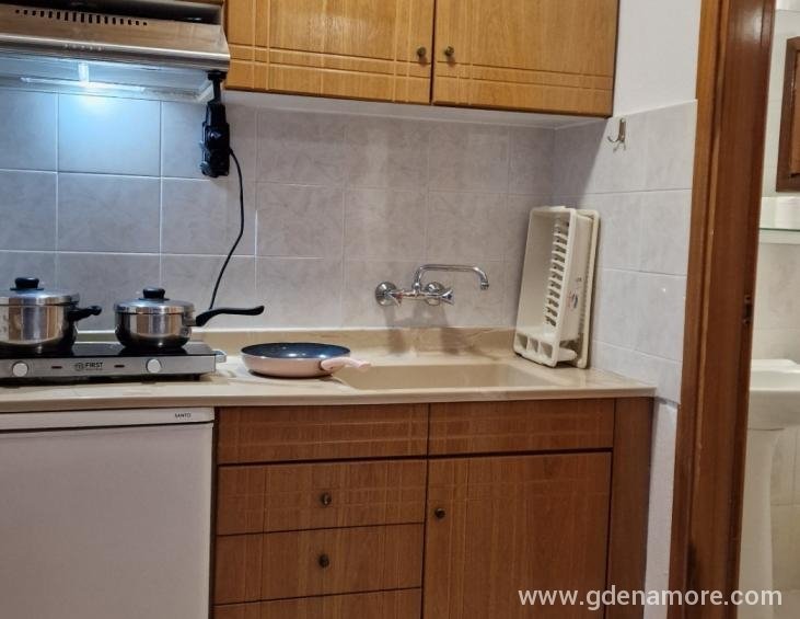 STUDIO KITCHEN