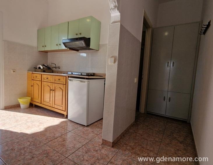 APARTMENT KITCHEN
