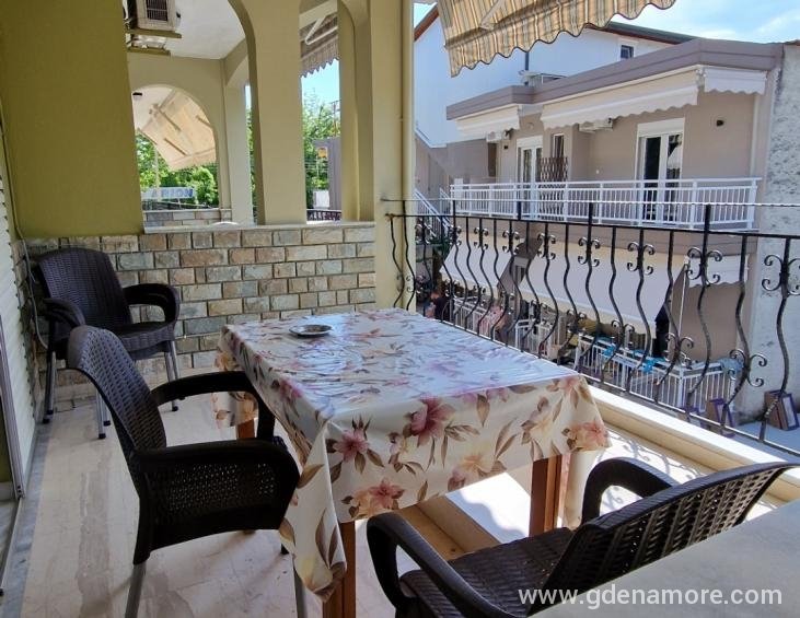 BALCONY APARTMENT