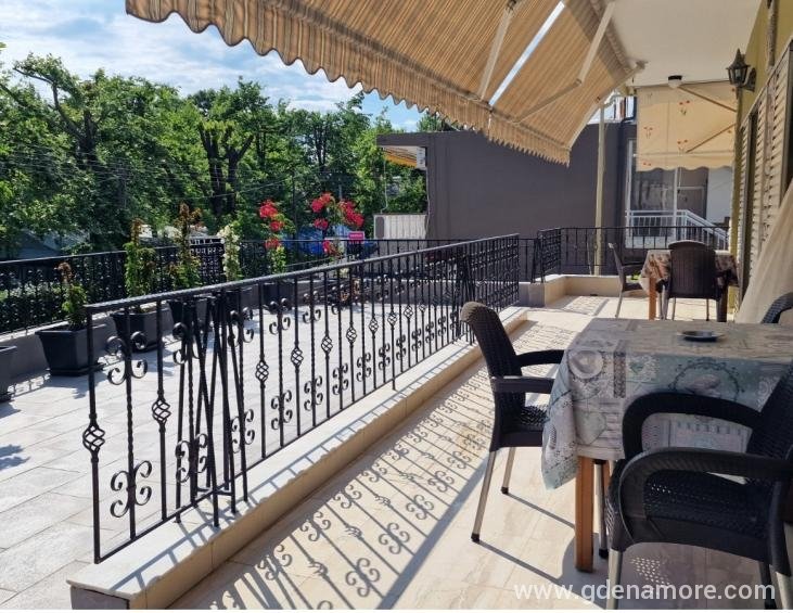 BALCONY APARTMENT