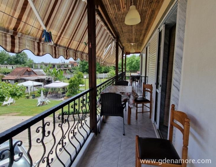 BALCONY APARTMENT