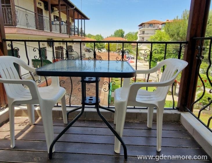 BALCONY STUDIO 