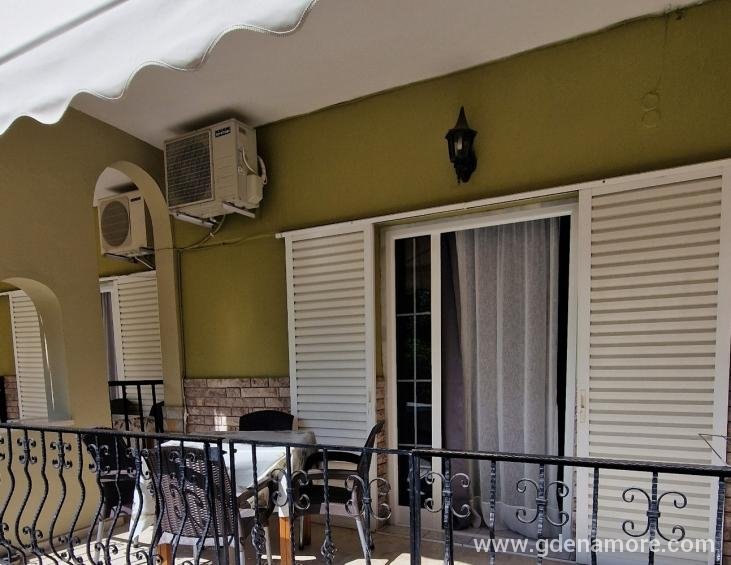 BALCONY APARTMENT