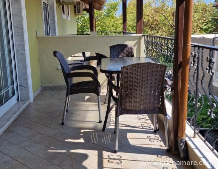 BALCONY STUDIO 