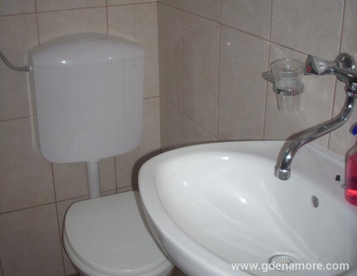 Umivaonik i WC