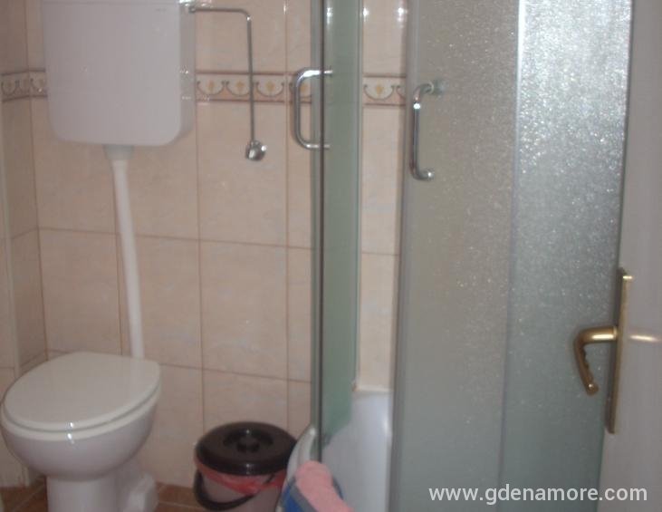 Tuš-kabina i WC
