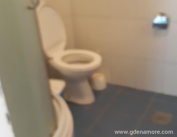 Tuš-kabina i WC